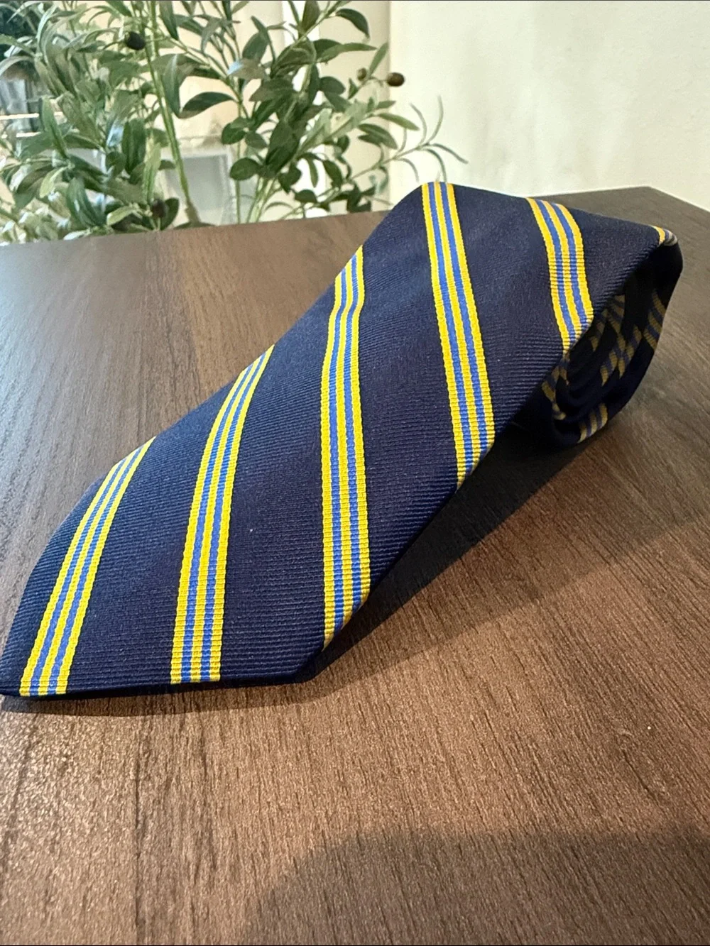 Brooks Brothers 346 100% Silk Blue Striped Tie
